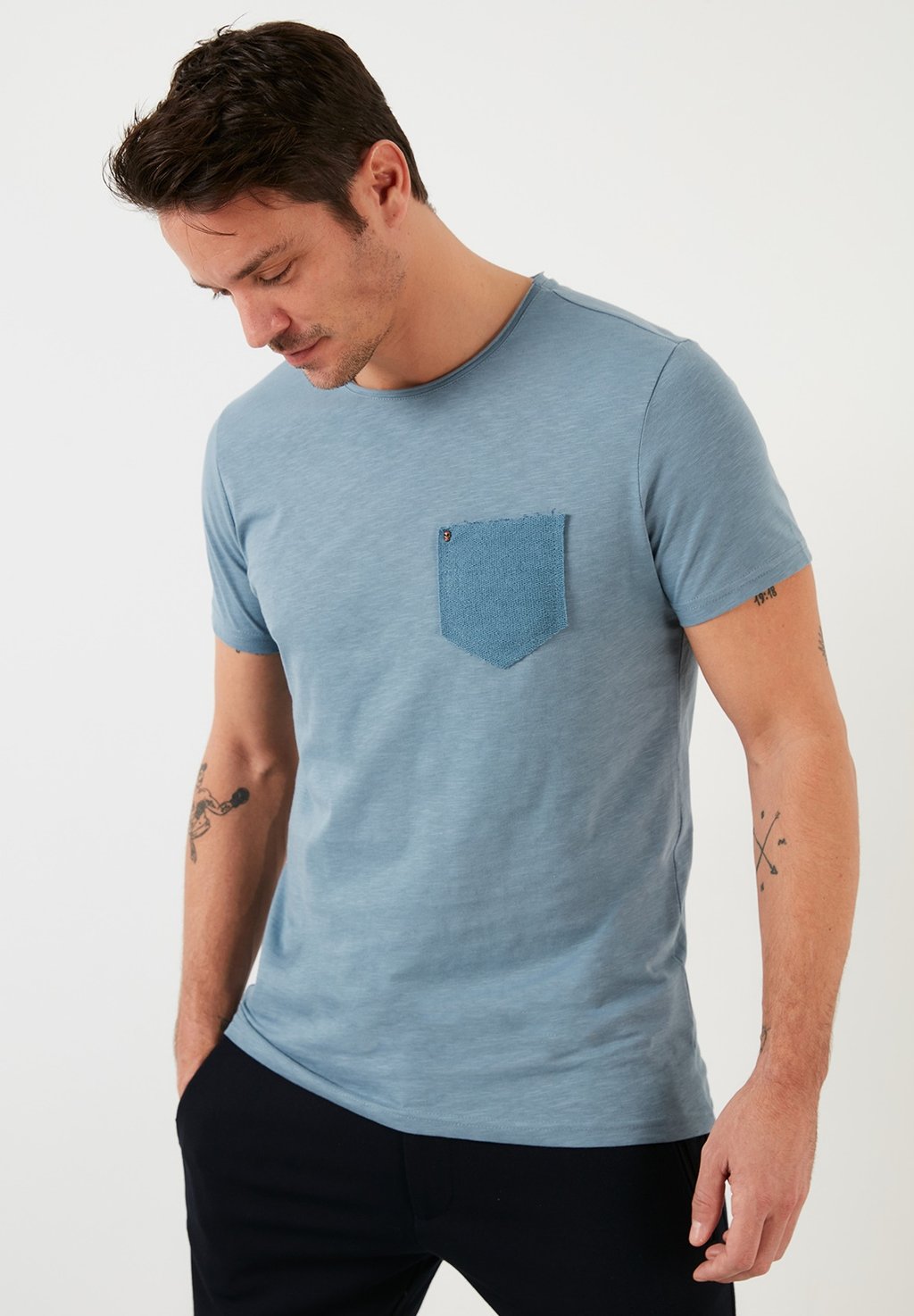 Базовая футболка Crew Neck Pocket Buratti, синий базовая футболка buratti светло синий
