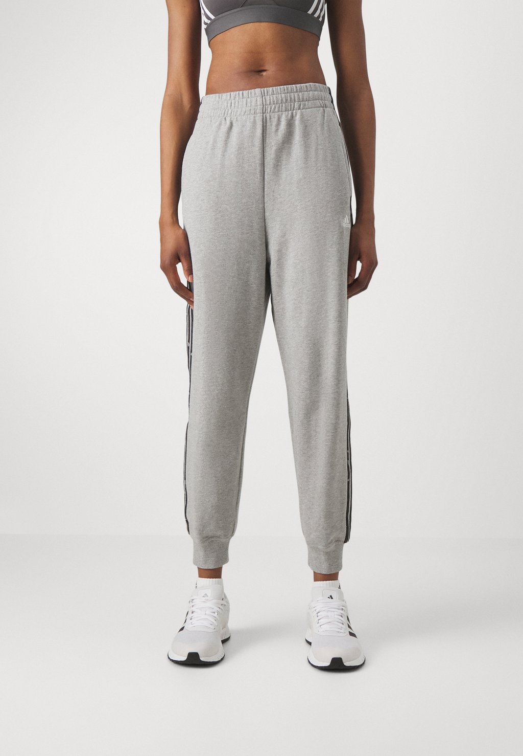 Спортивные штаны ESSENTIALS STRIPES ANIMAL PRINT 7/8 PANT adidas Sportswear, цвет medium grey heather