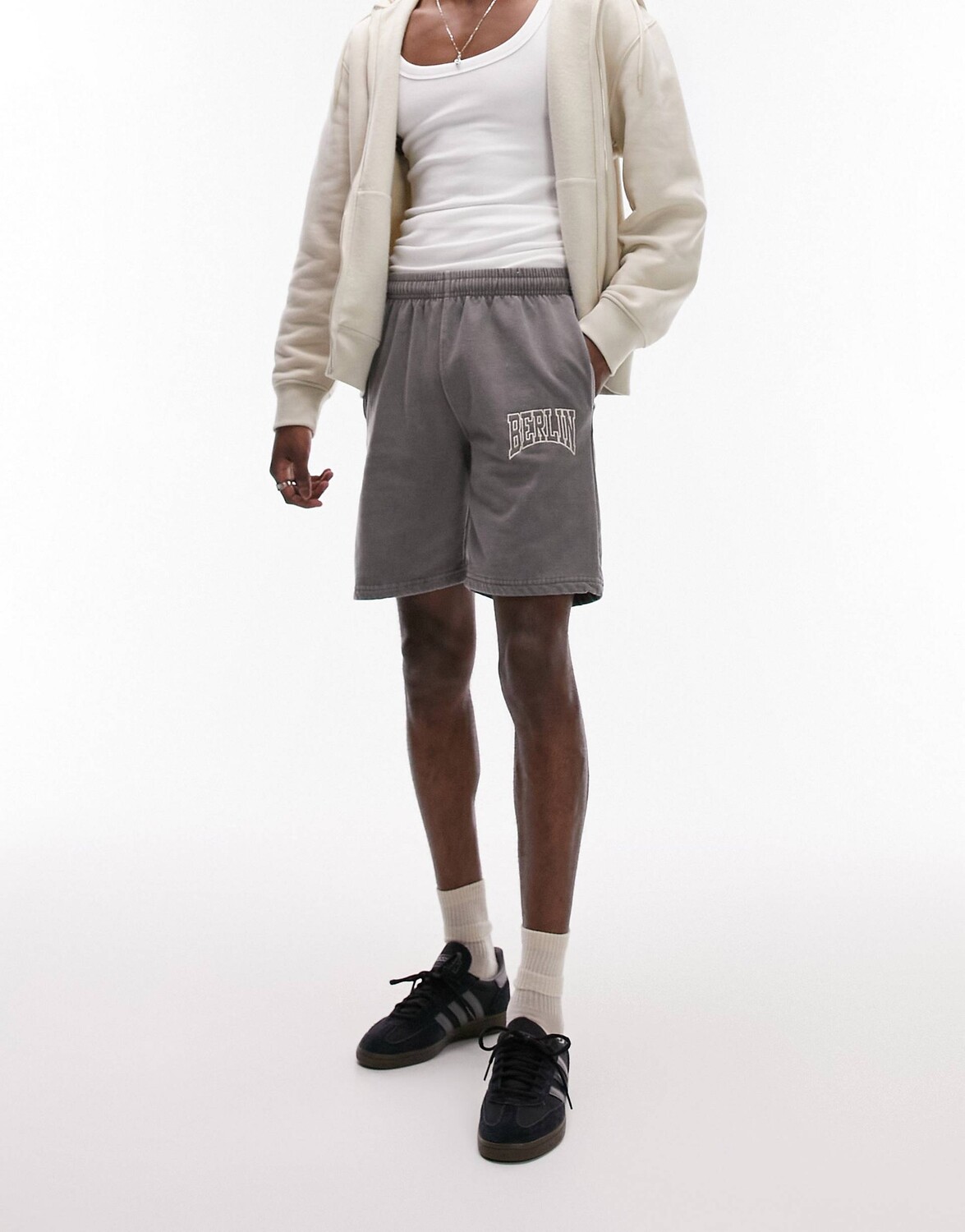 

Черные шорты с вышивкой Topman Berlin
