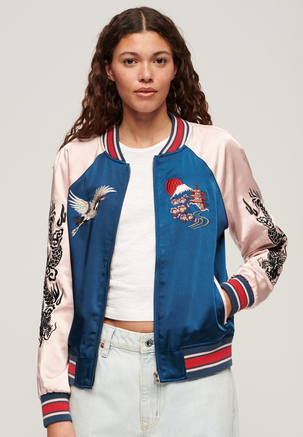 

Куртка-бомбер IKAJAN EMBROIDERED Superdry, цвет blue bottle