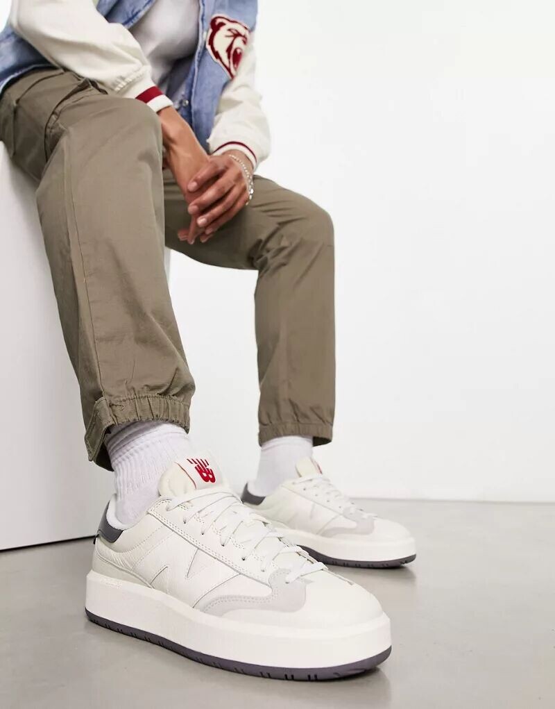 

Бело-черные кроссовки New Balance CT302, Серый
