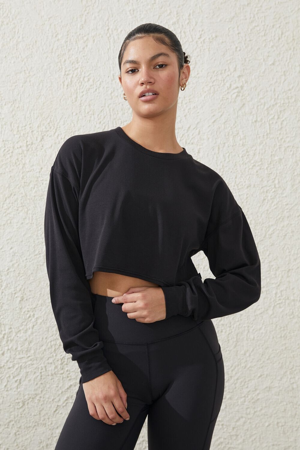 

Легкий укороченный топ с длинными рукавами Cotton On Body