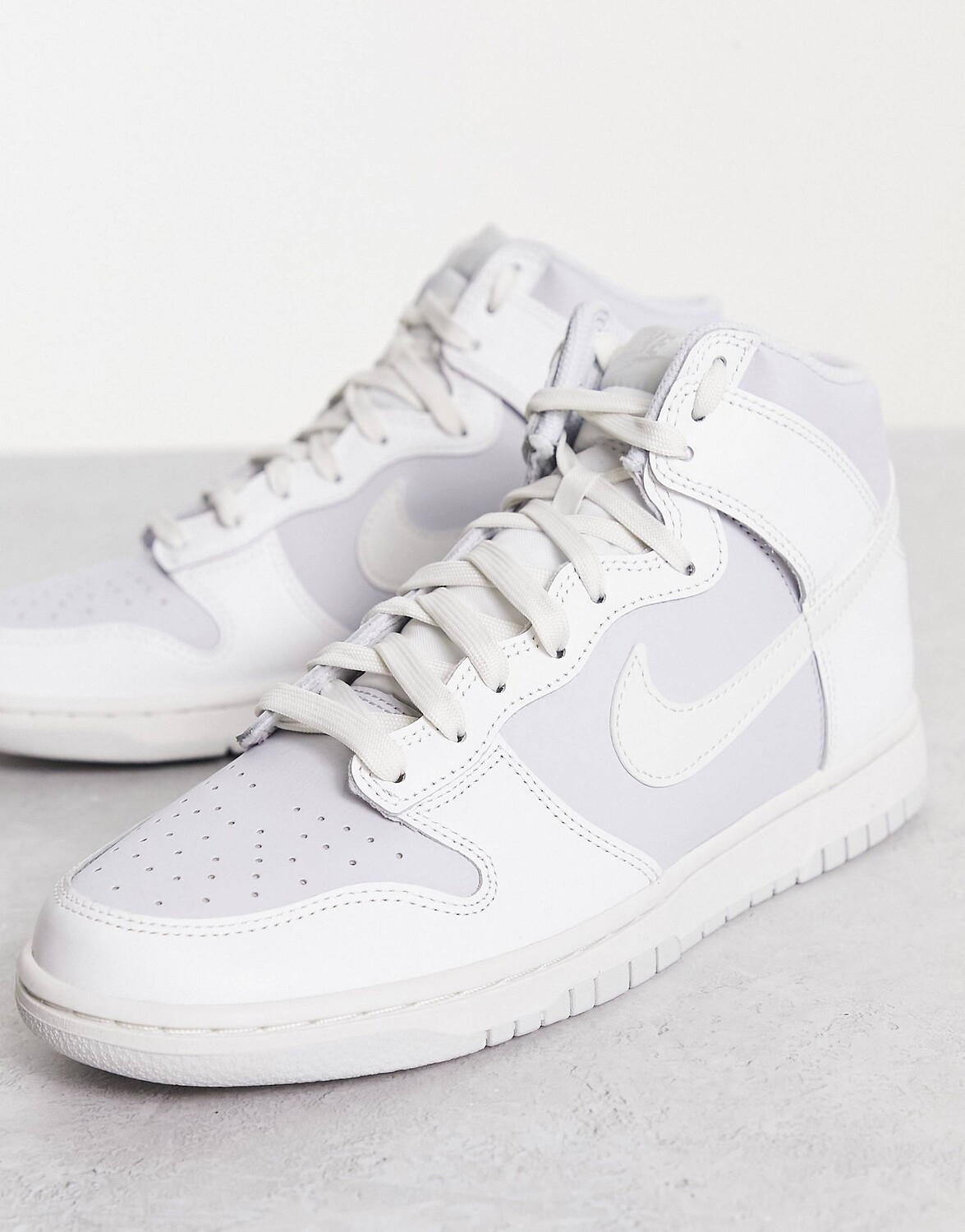 

Бело-серые ретро-кроссовки Nike Dunk Hi