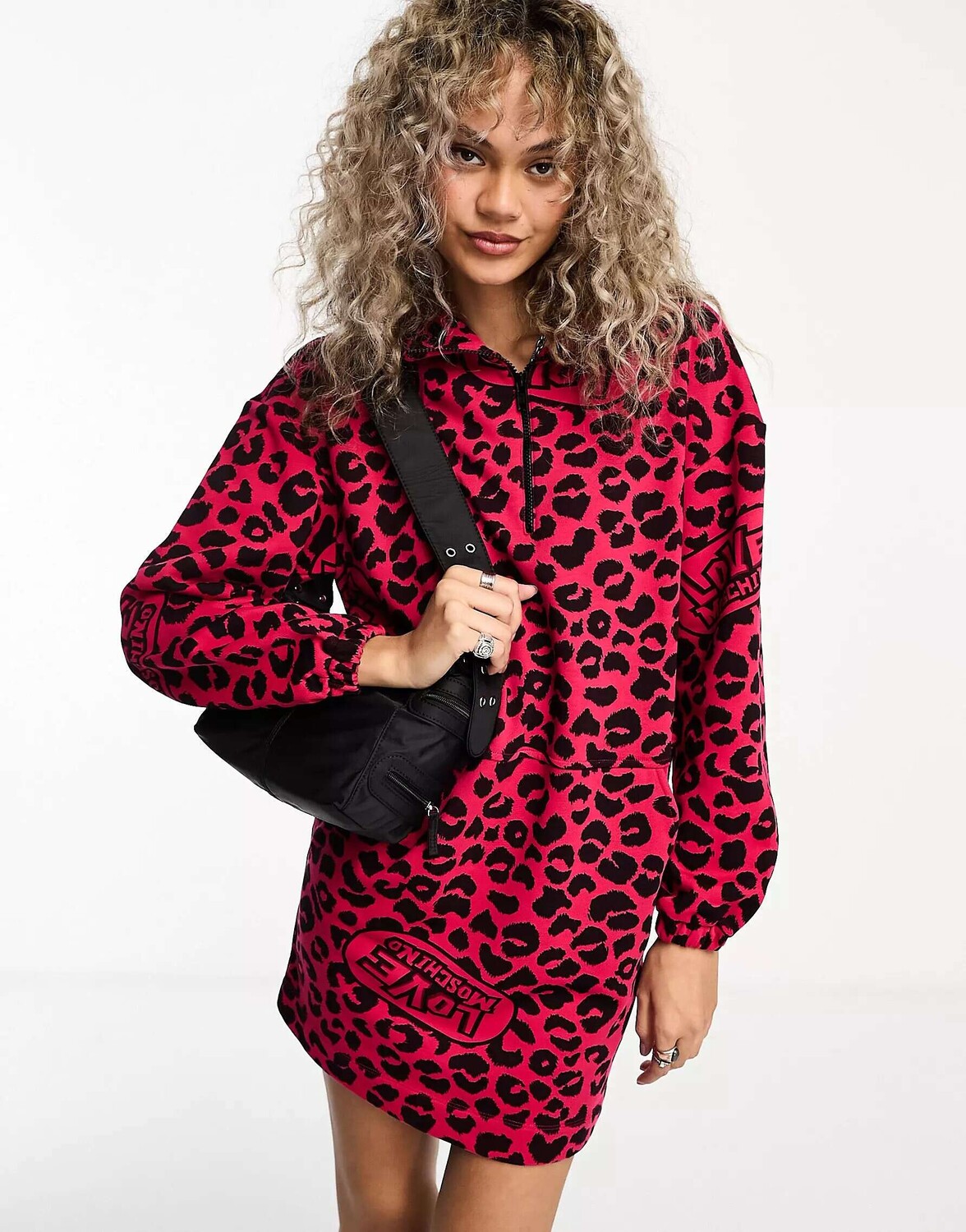 

Платье-свитшот Love Moschino со сплошным красным леопардовым принтом