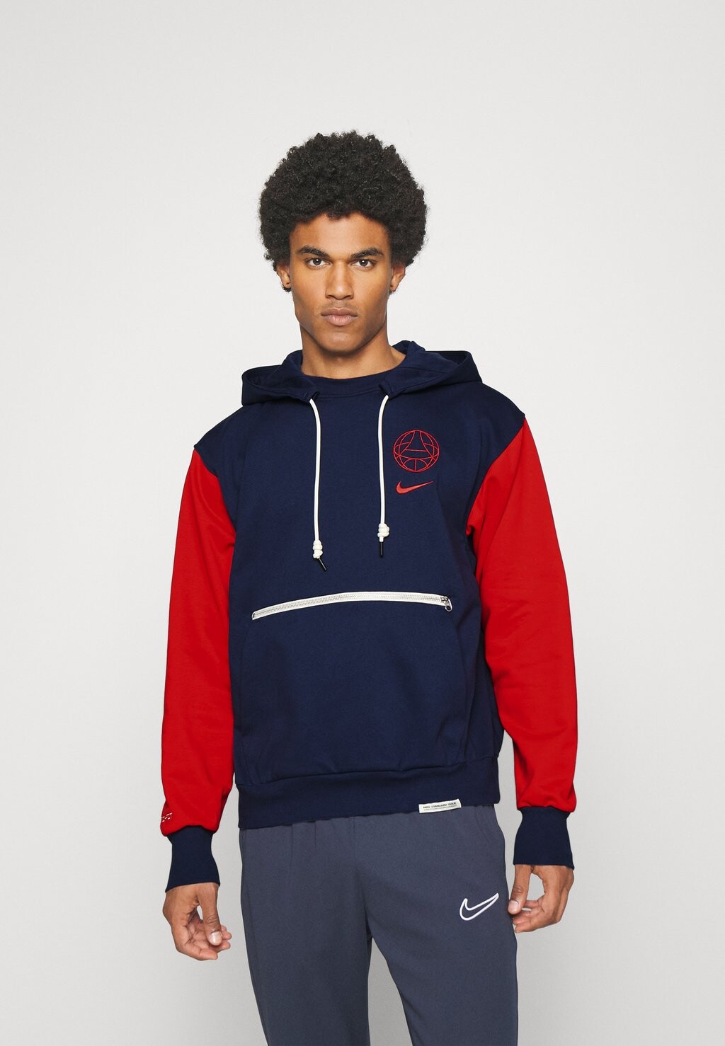 

Толстовка Nike Paris Germain Standard Issue Hoodie, темно-синий / университетский красный, Черный