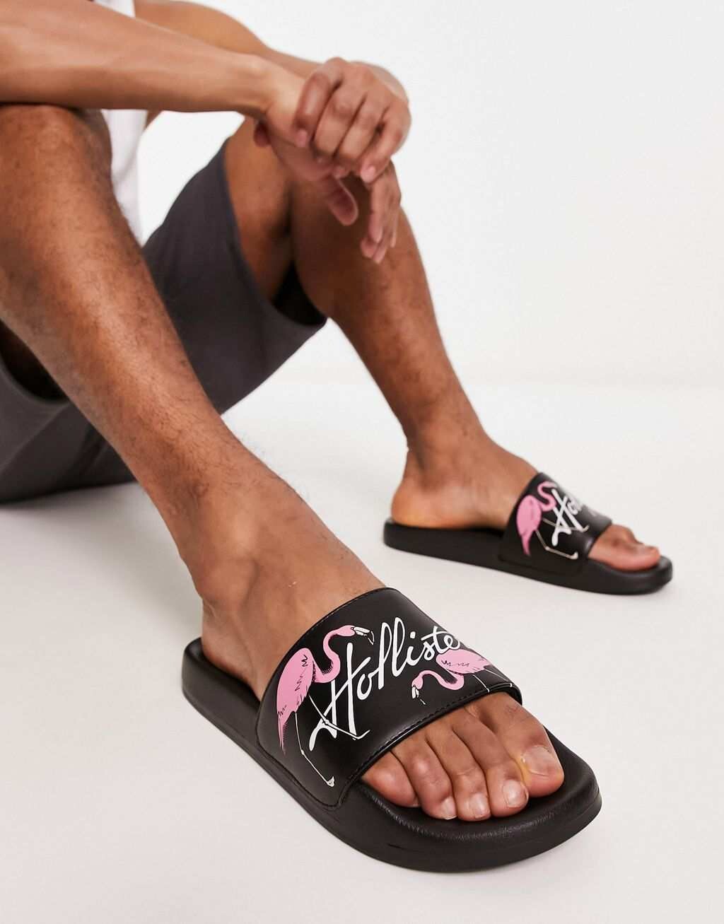 

Черные шлепанцы с логотипом Hollister