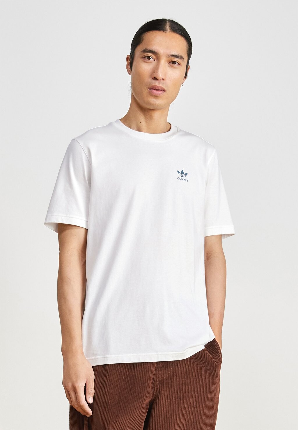 

Футболка с принтом adidas Originals, белый