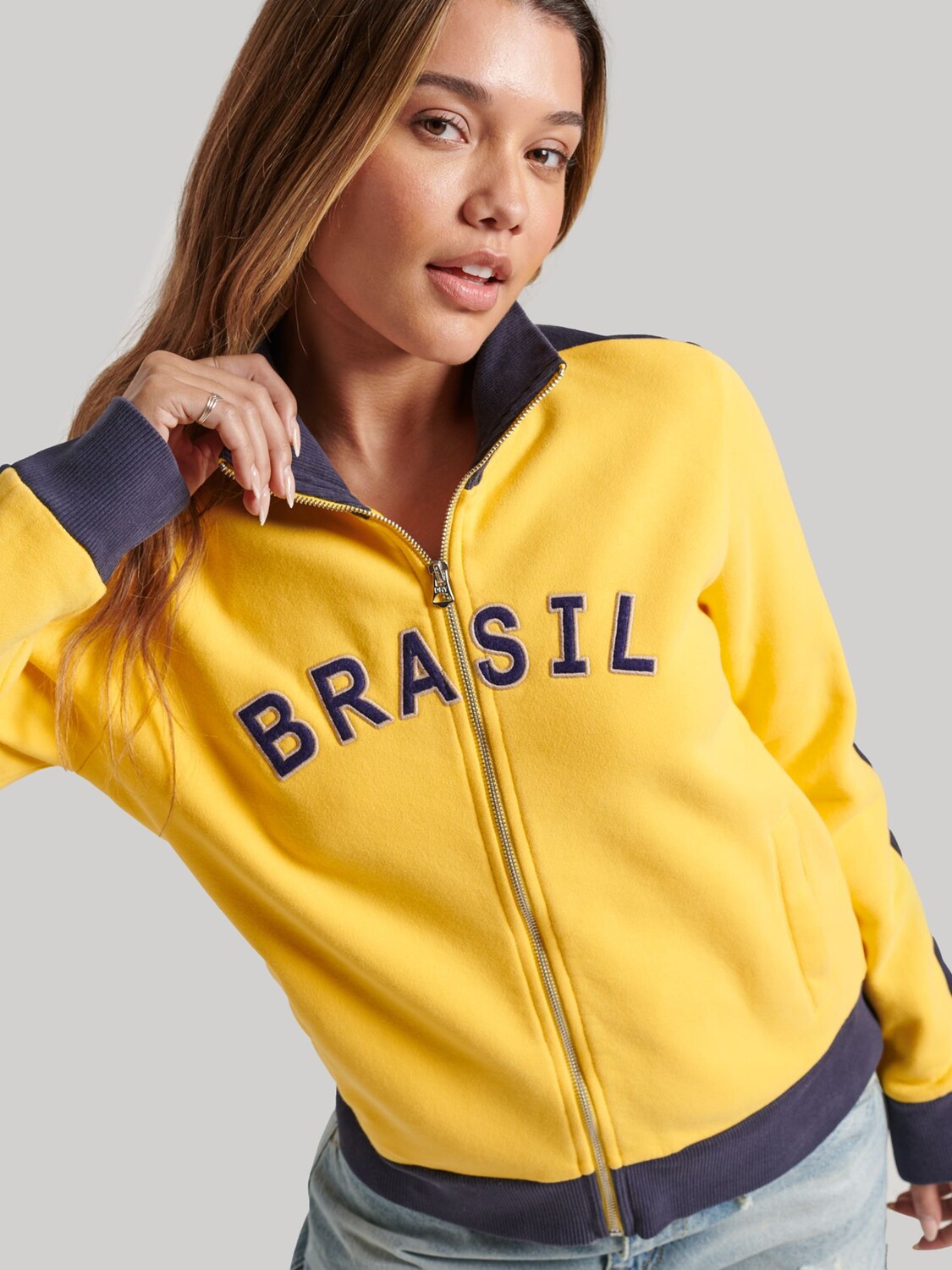 

Спортивная футболка Superdry Ringspun Football Brazil, цвет Springs Yellow