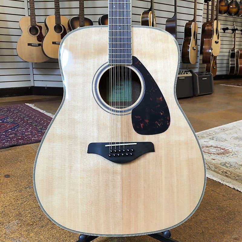 Акустическая гитара Yamaha FG820-12 12-String Spruce/Mahogany Dreadnought Acoustic Guitar