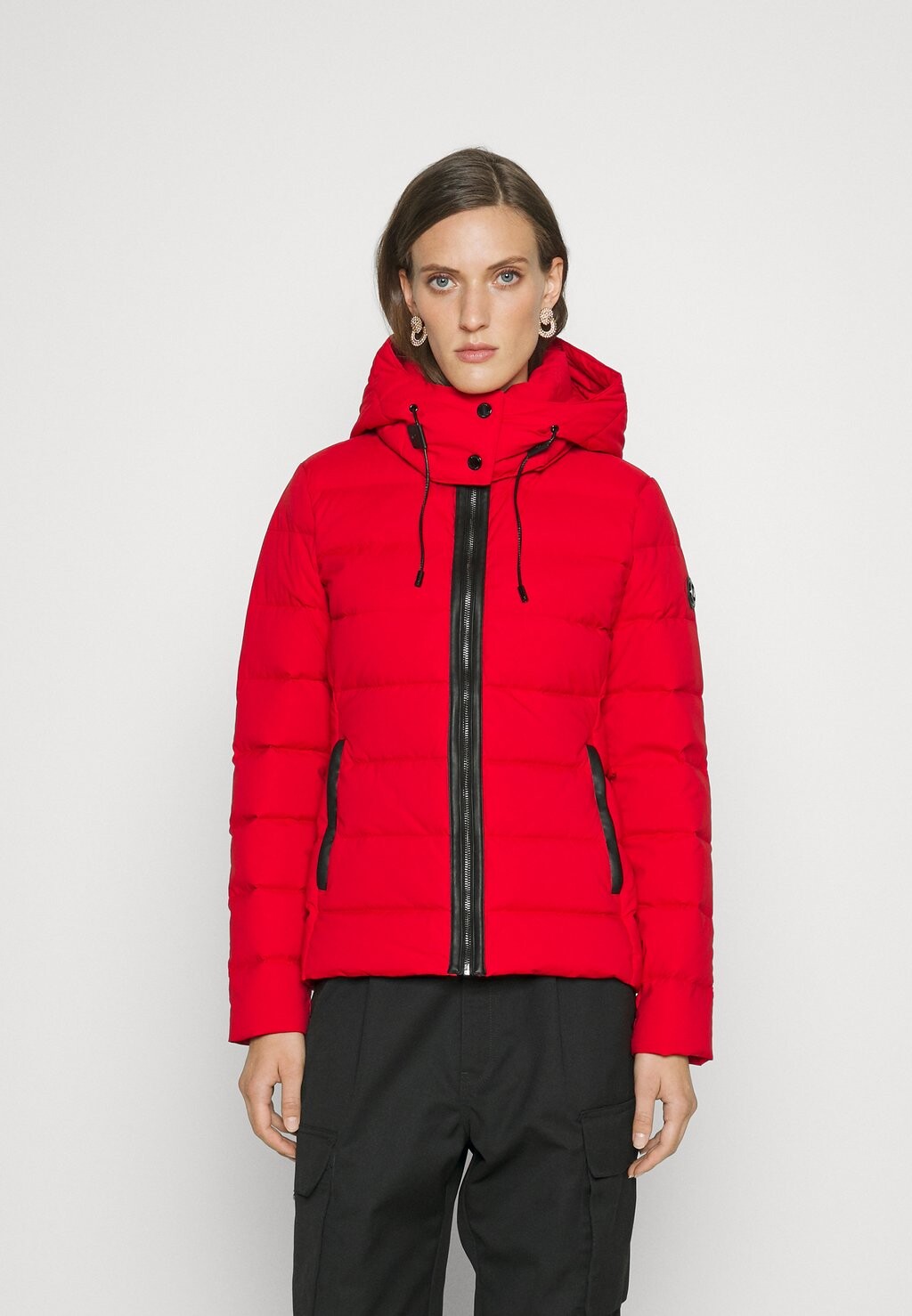 

Куртка MICHAEL Michael Kors КОРОТКИЕ КОНТРАСТНЫЕ ПЛАНКИ, цвет crimson