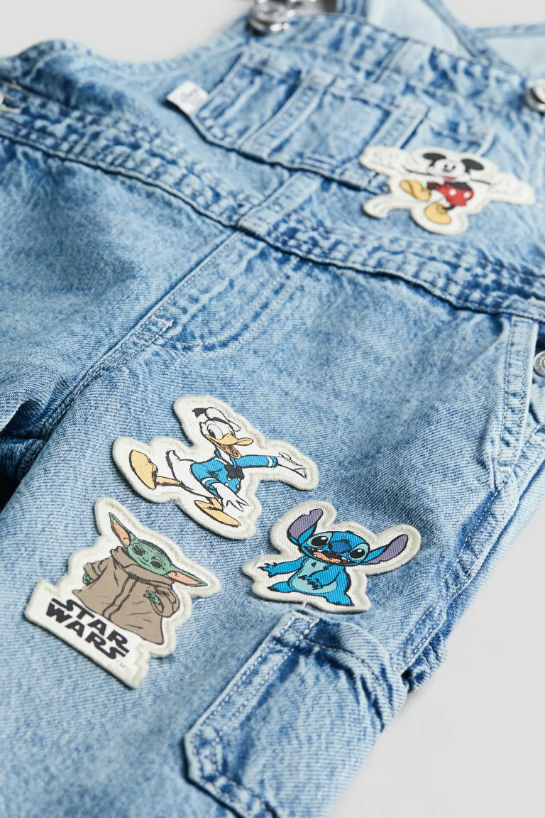 

Джинсовый комбинезон с аппликациями H&M, синий