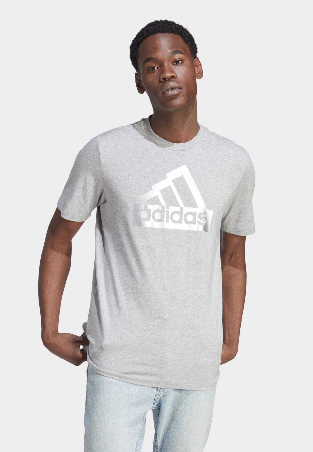 

Футболка с принтом Adidas, серый