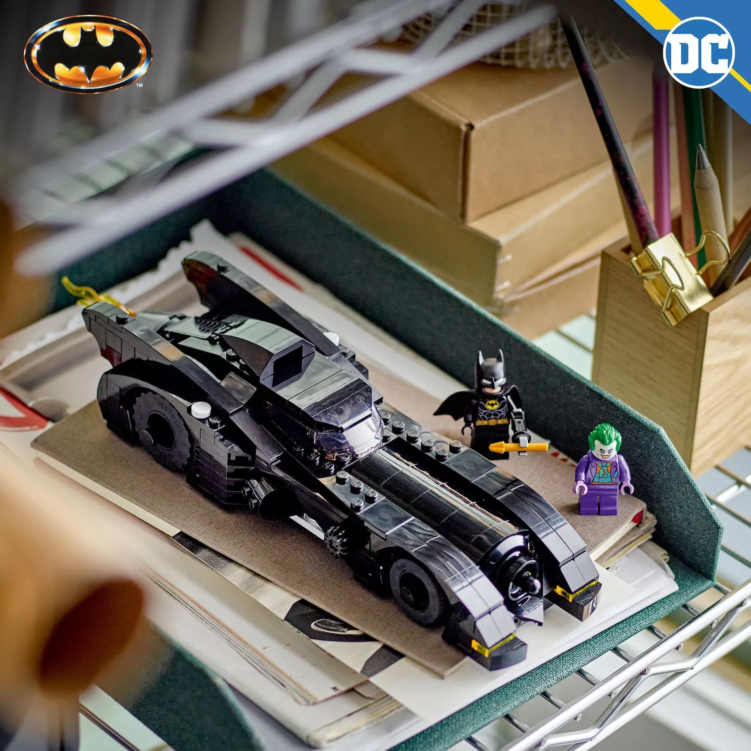 lego super heroes 76224 бэтмобиль бэтмен против погони за джокером LEGO DC Бэтмобиль: Бэтмен против Джокера, игрушка-супергерой 76224 (438 деталей) LEGO