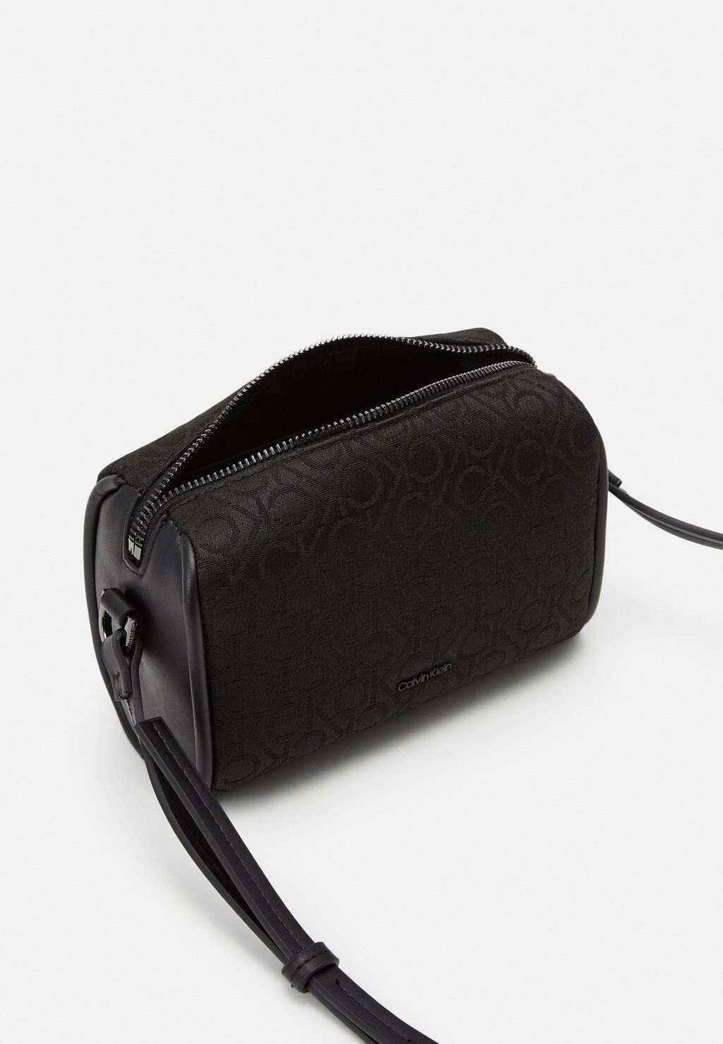 

Сумка через плечо Refine Camera Bag Calvin Klein, черная