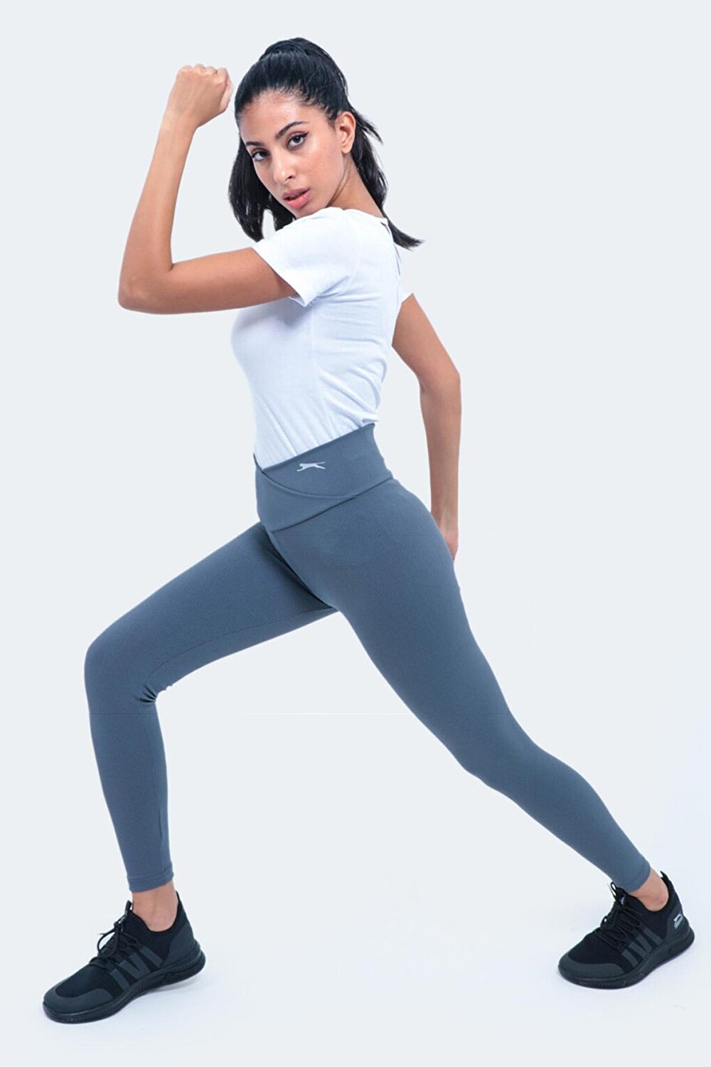 

Женские тайтсы для фитнеса NATALIE темно-серые SLAZENGER