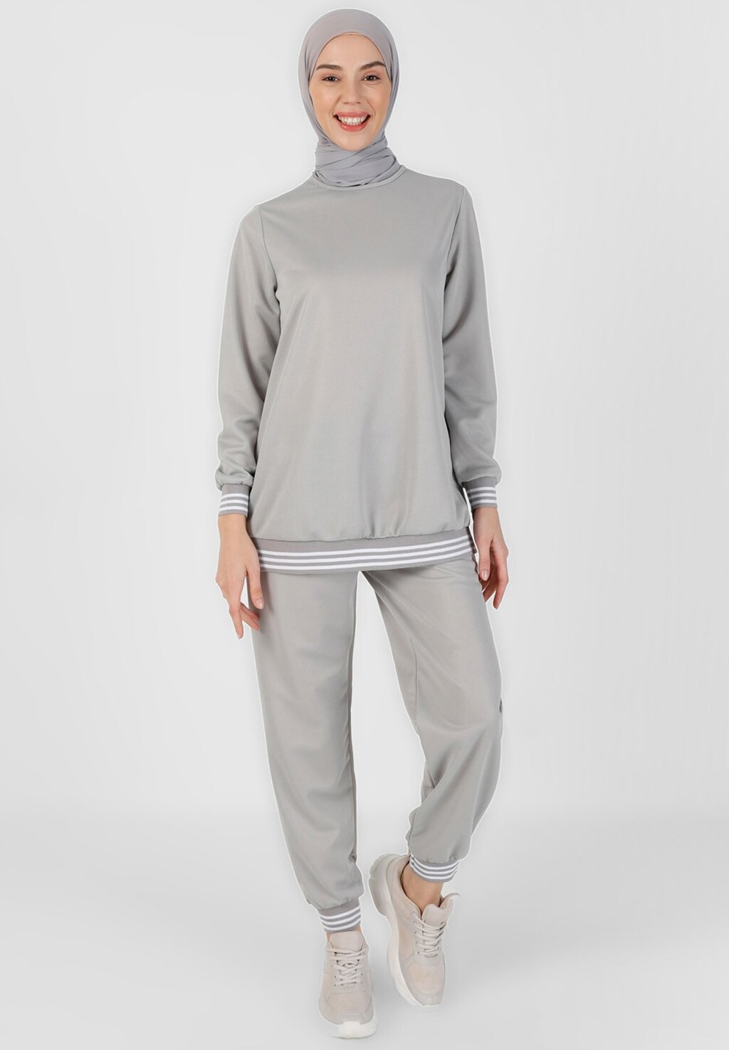 

Спортивный костюм Set Tavin Modanisa, цвет grey