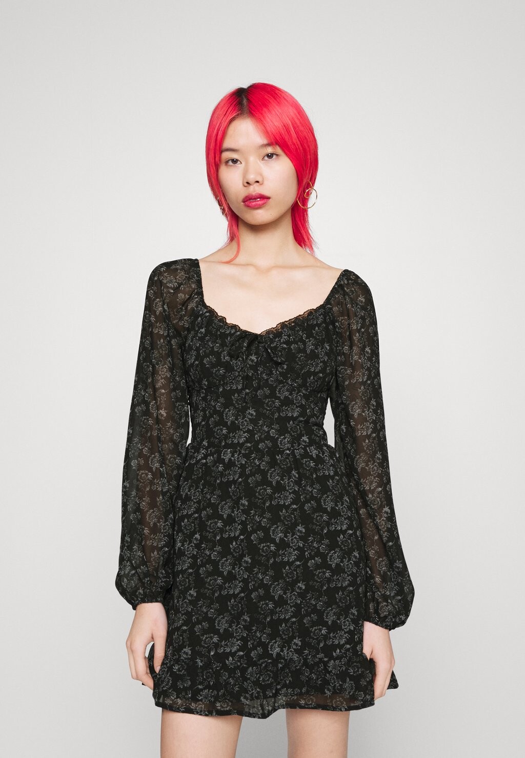 

Коктейльное платье Hollister Co.