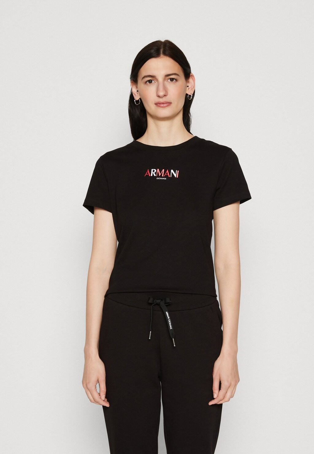

Базовая футболка Armani Exchange, черный