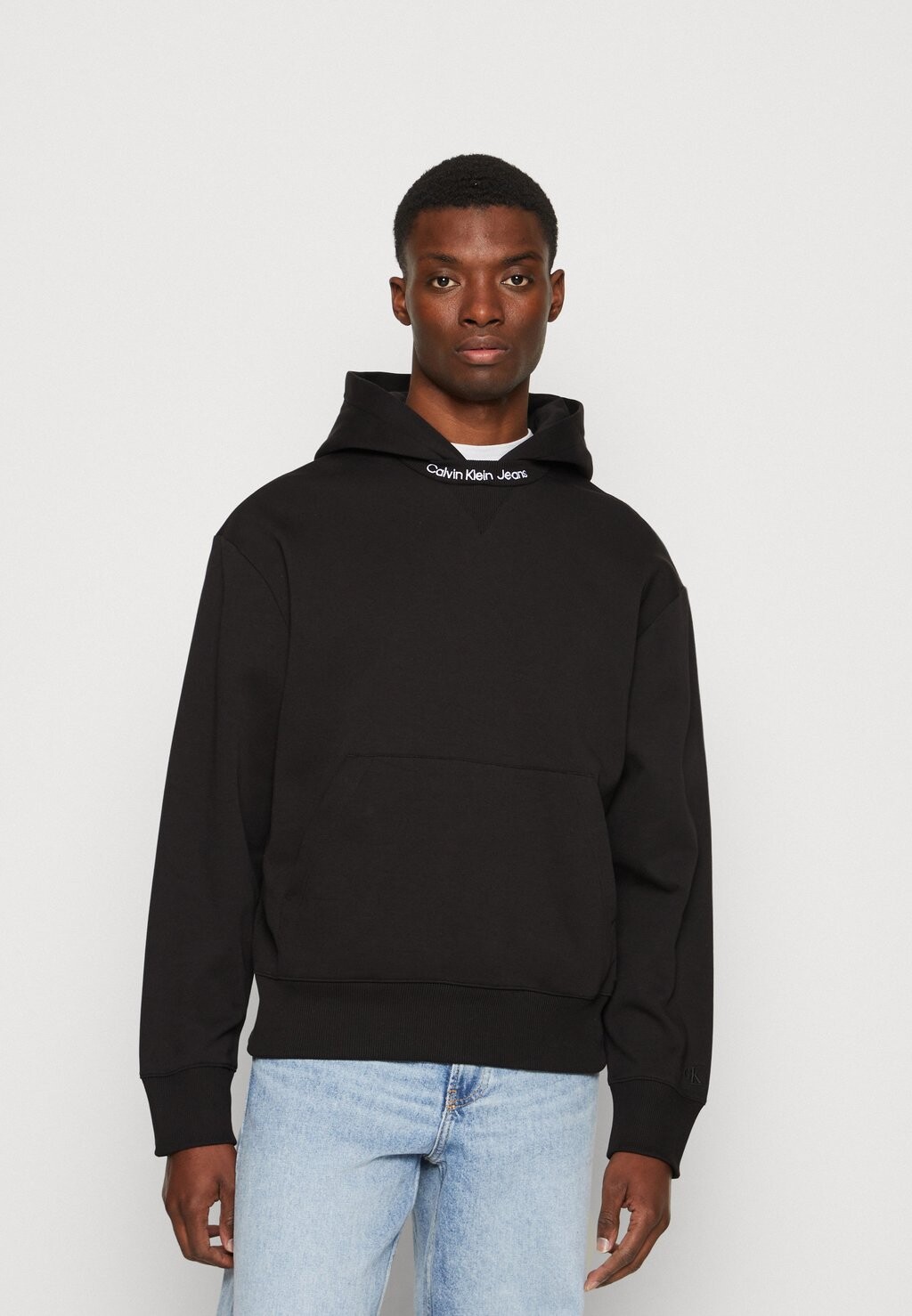 

Толстовка Calvin Klein Jeans Embro Logo Neck Hoodie, черный