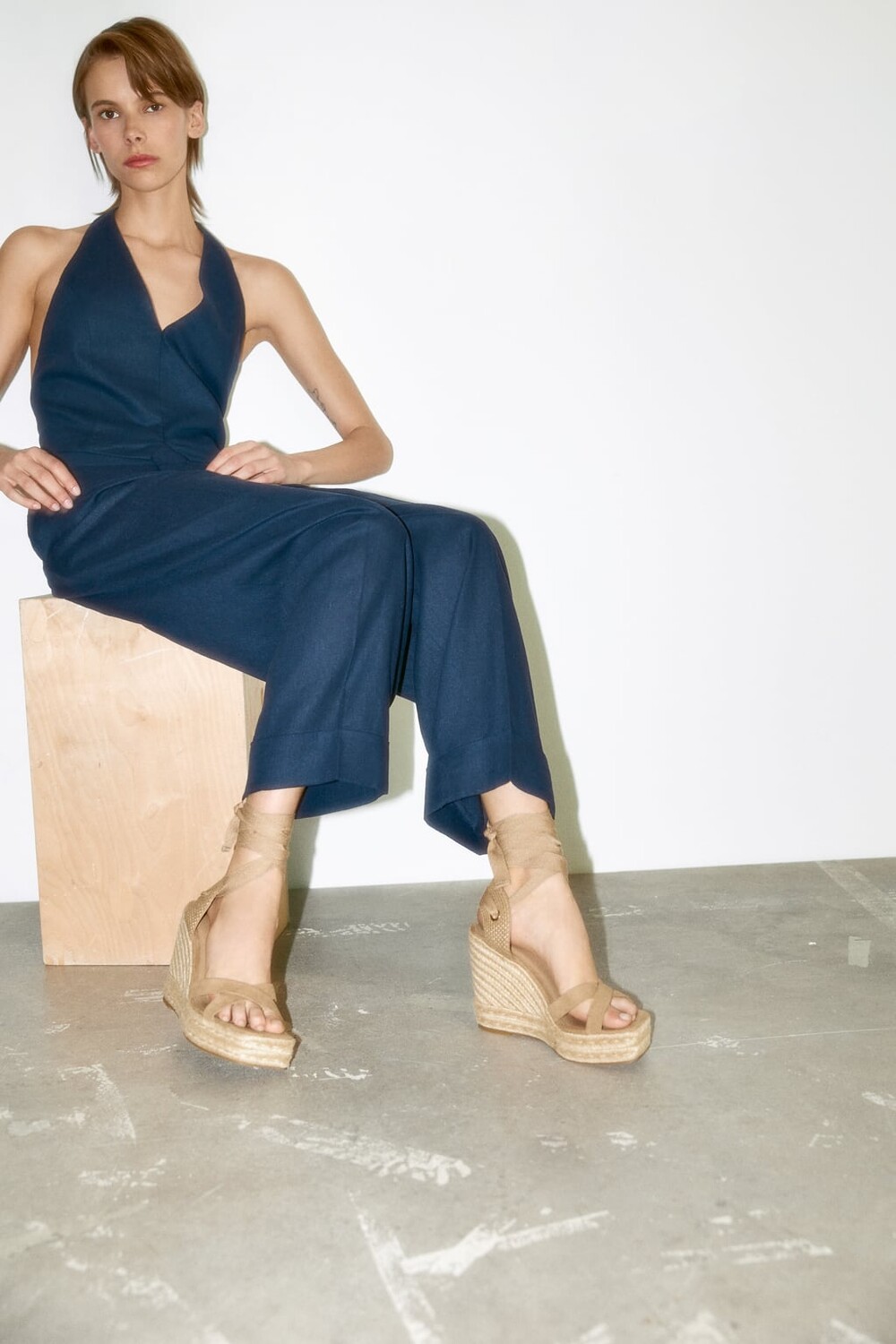 

Сандалии на клапансе со шнуровкой ZARA, коричневый