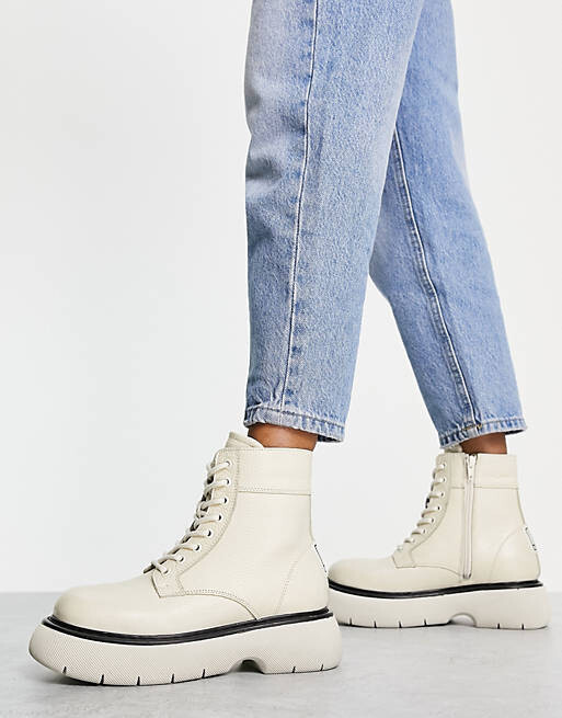

Массивные ботинки Steve Madden Wanny из костяной кожи со шнуровкой спереди