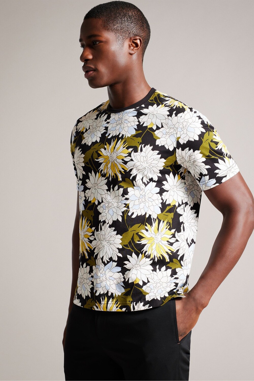 

Кремовая футболка Florid обычного кроя с цветочным принтом Ted Baker, бежевый