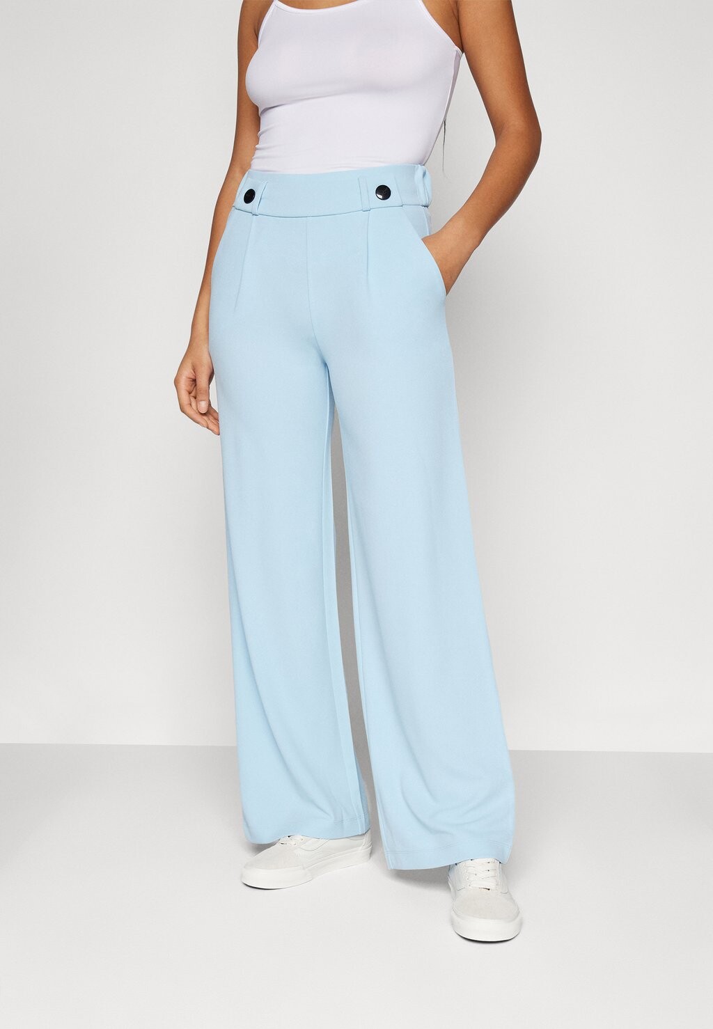 

Брюки JDYGEGGO NEW LONG PANT, цвет clear sky/black buttons