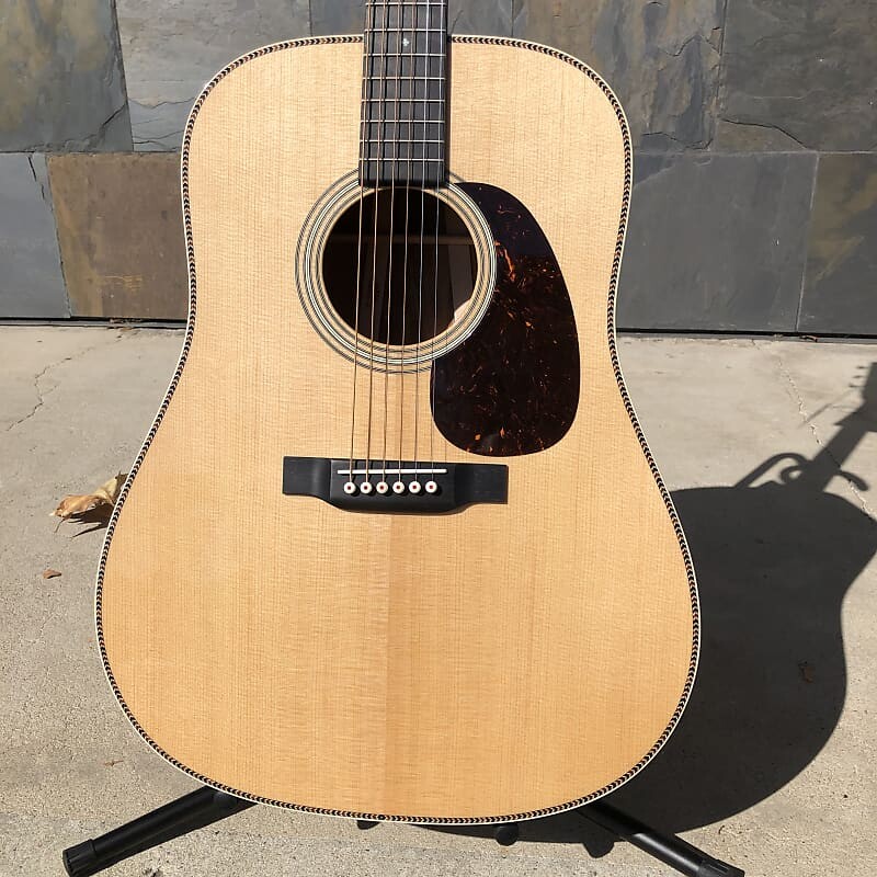 

Акустическая гитара Martin Custom Expert Super D Guatamalan Rosewood Acoustic Guitar