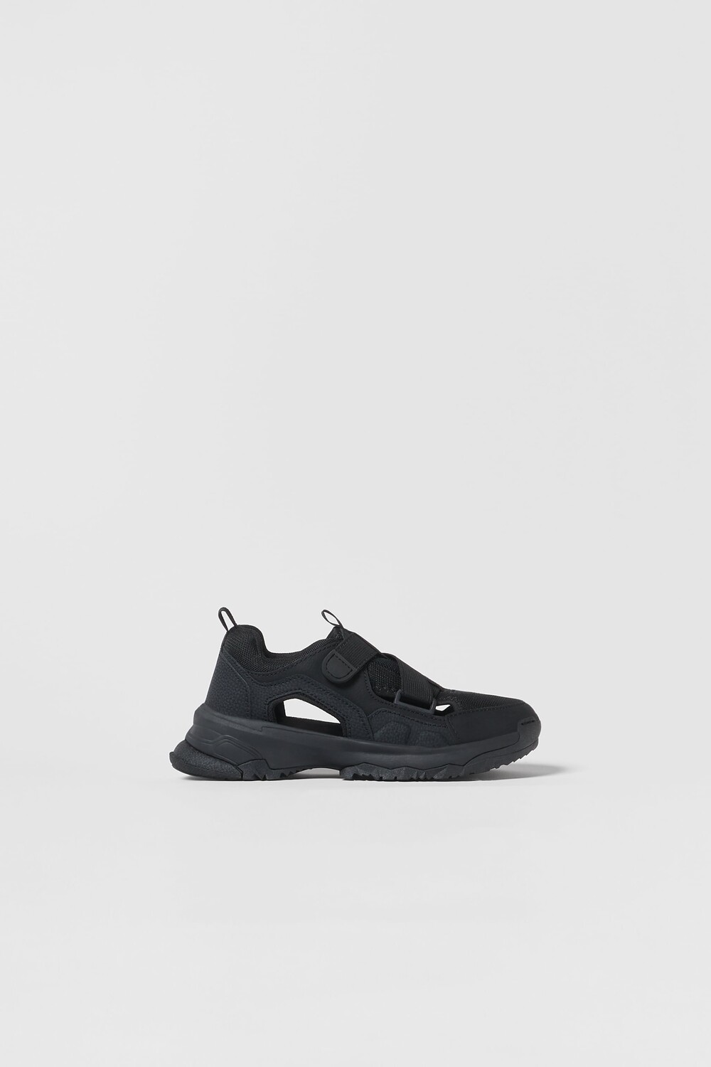 

Открытые технические кроссовки Zara, черный