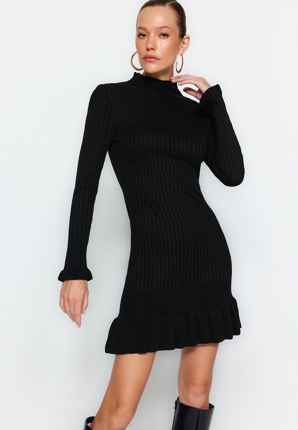 

Платье Trendyol, цвет black