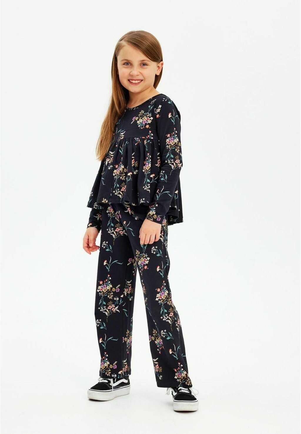 

Брюки Tniris The New, цвет black beauty flower aop