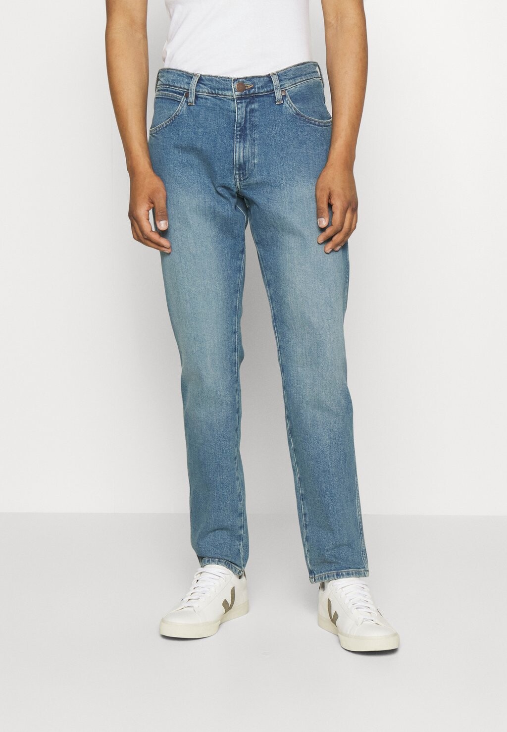 

Джинсы прямого кроя Wrangler