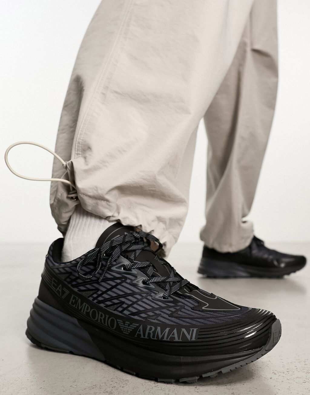 

Черные кроссовки для дистанции Emporio Armani EA7