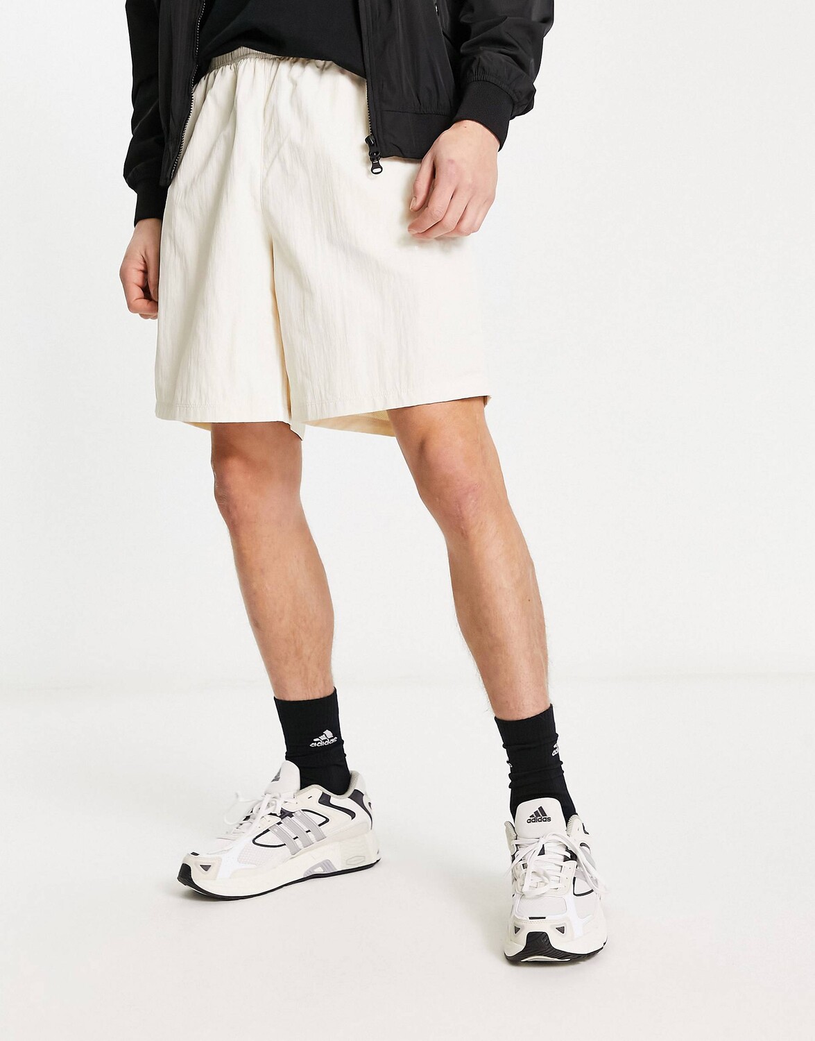 

Белые шорты с логотипом adidas Originals Rifta