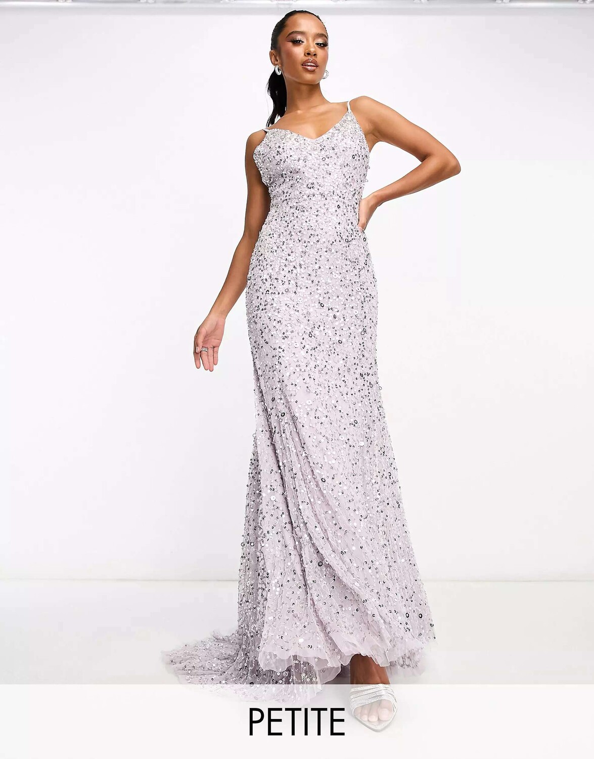 

Beauut Petite Bridesmaid, платье макси на бретельках со шлейфом, украшенное по всей длине, приглушенного лавандового цвета, Фиолетовый