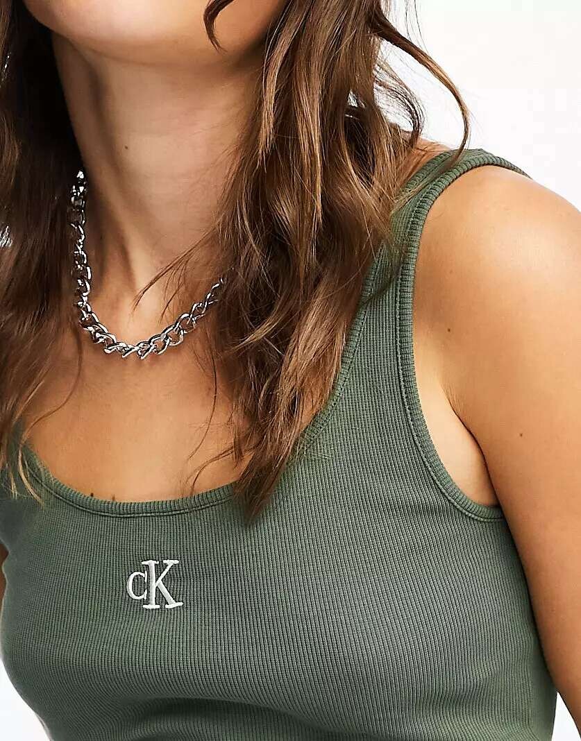 

Топы в рубчик Calvin Klein Jeans тимьянового цвета