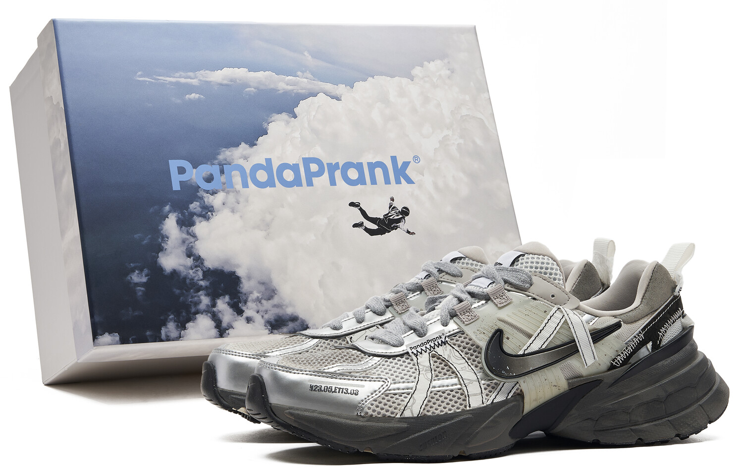 

Кроссовки для бега V2K Run женские с низким верхом, серебристо-черные Nike