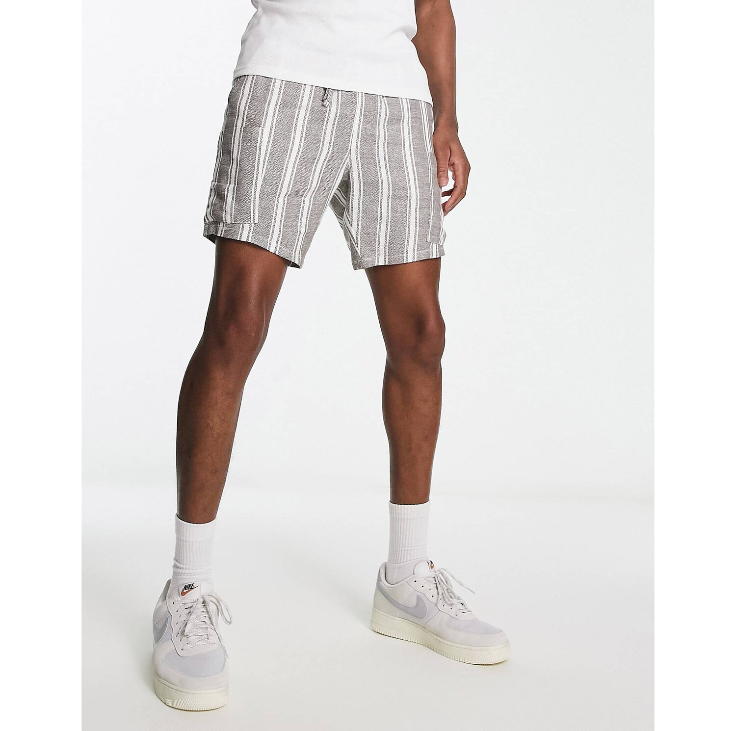 

Узкие шорты карго средней длины в полоску ASOS DESIGN