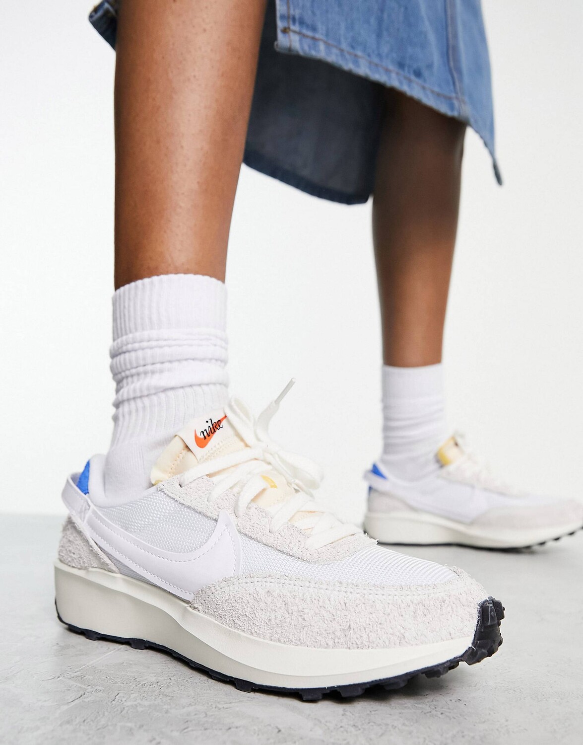 

Винтажные кроссовки Nike Waffle Debut белого цвета и королевского цвета