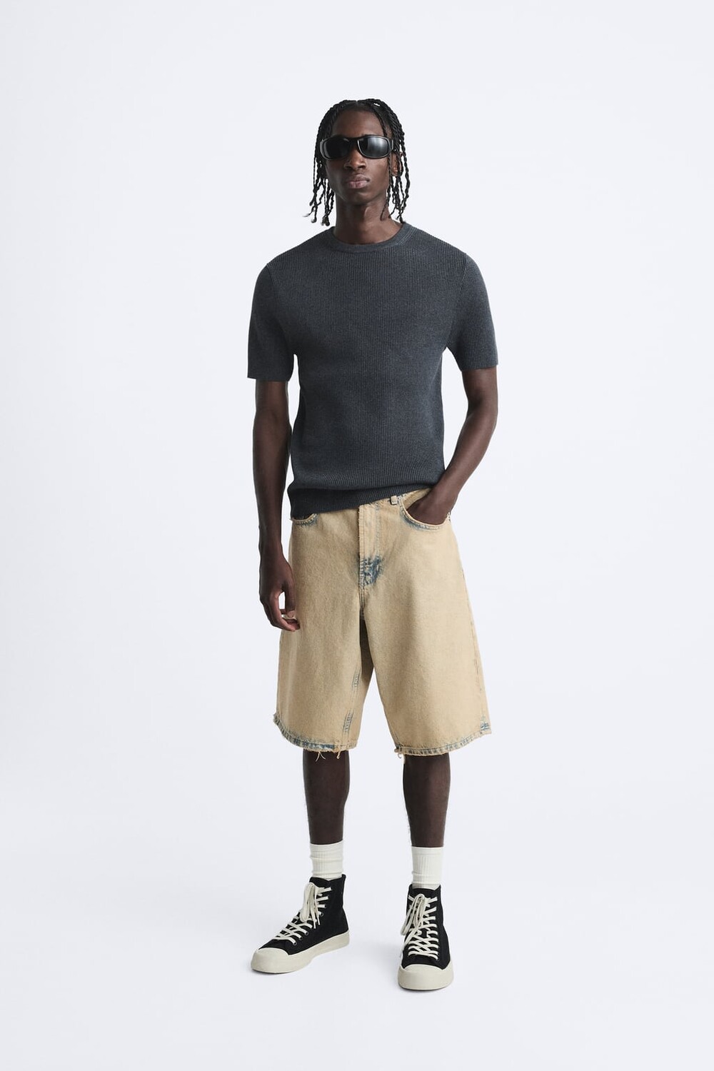 

Трикотажная футболка muscle fit ZARA, угольный