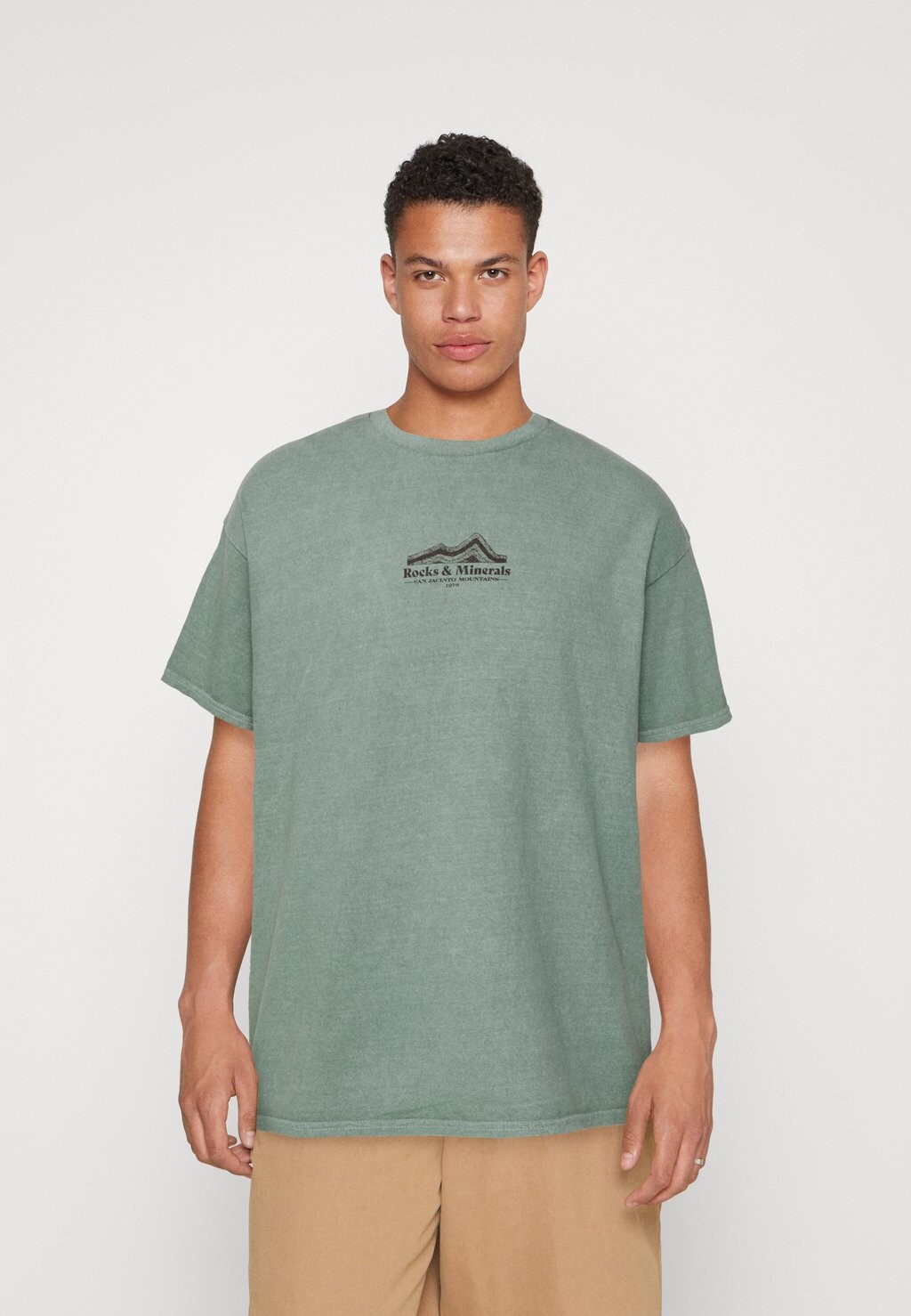 

Футболка с принтом ROCKS MINERALS BDG Urban Outfitters, хаки