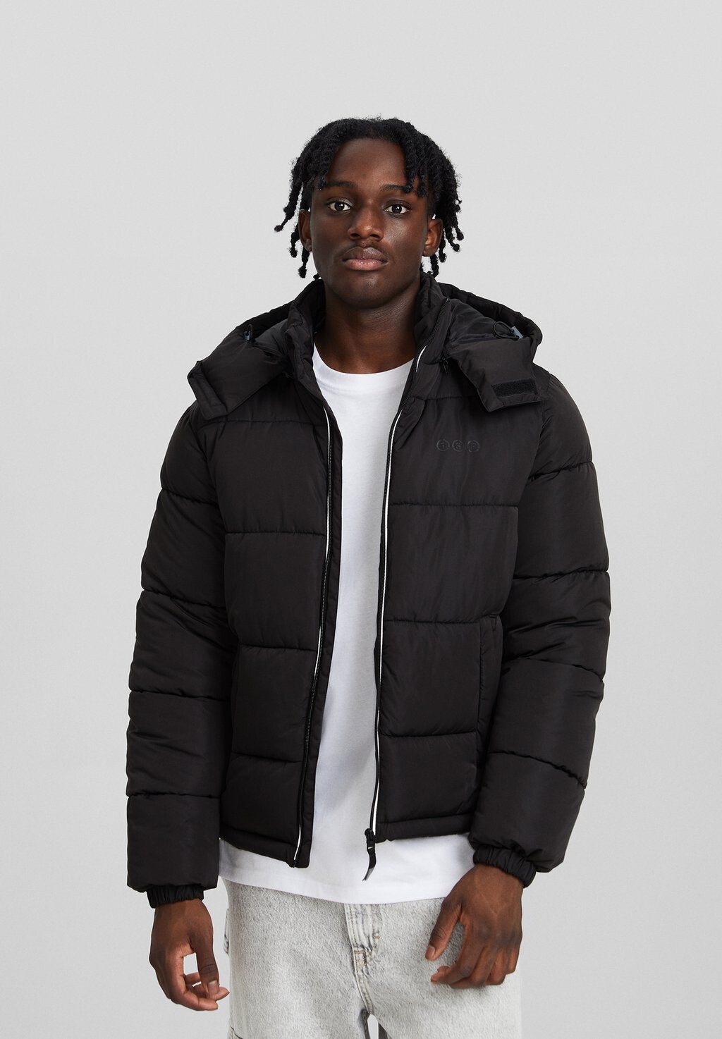 

Зимняя куртка HOODIE PUFFER Bershka, цвет black
