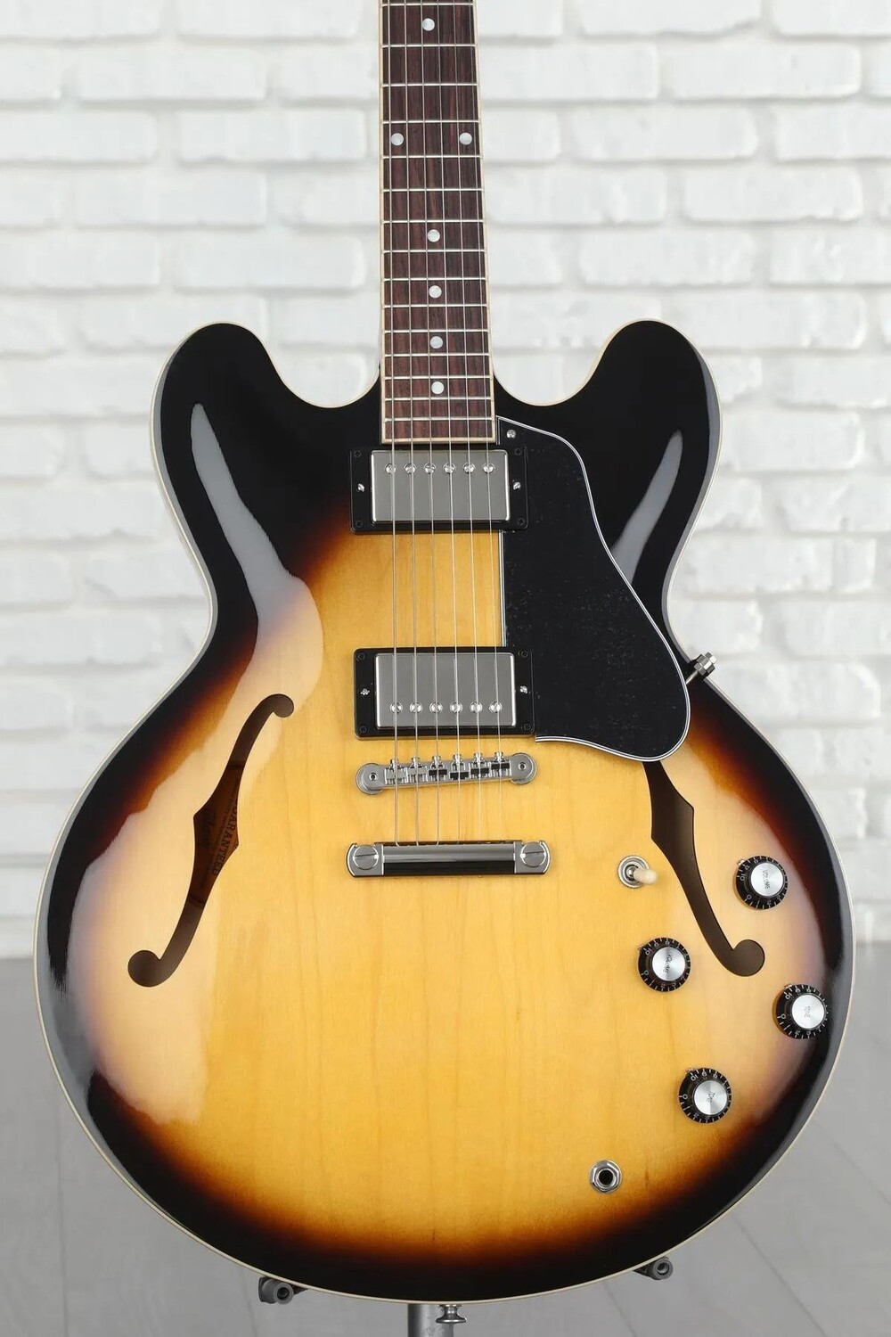 

Электрогитара Gibson ES-335 с полуполым корпусом - Vintage Burst