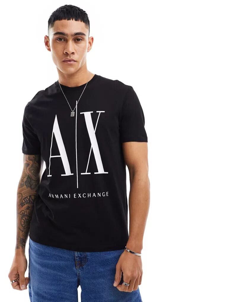 

Черно-белая футболка с большим логотипом Armani Exchange