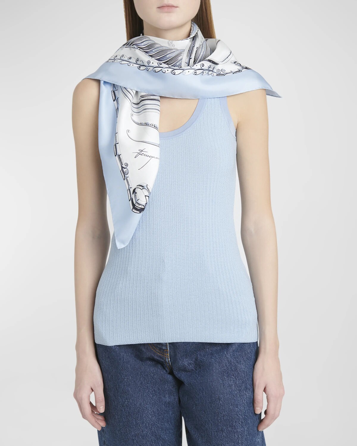 

Летний новый шелковый квадратный шарф Ferragamo, цвет Grey Azur