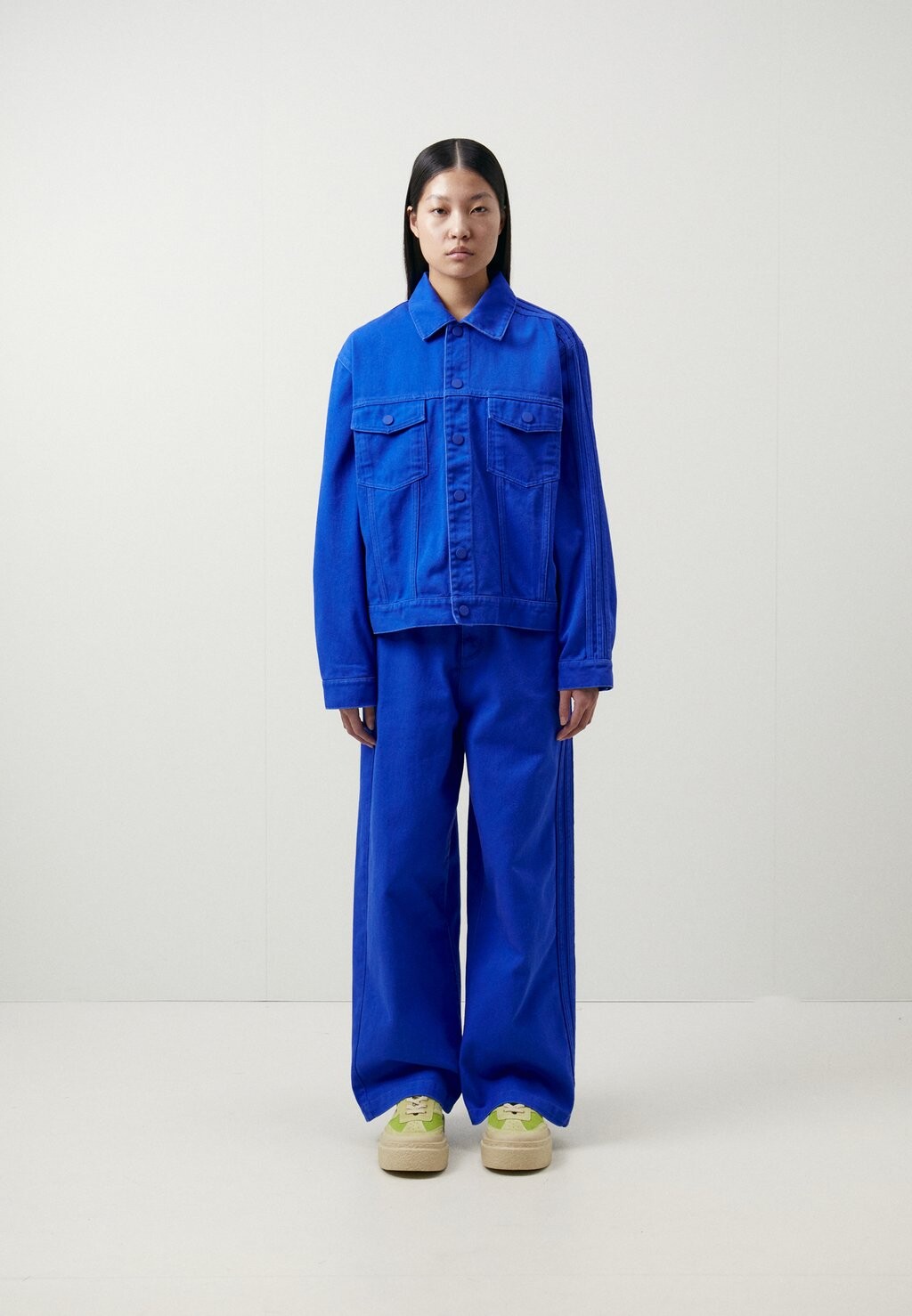 

Джинсовая куртка KSENIASCHNAIDER JACKET adidas Originals, цвет blue