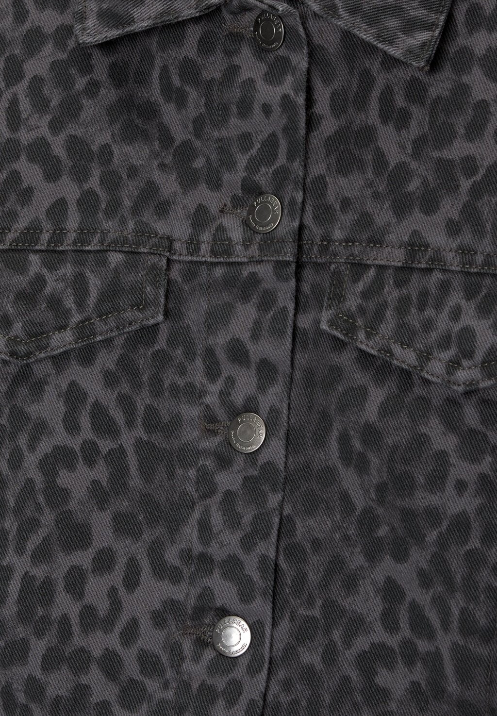 

Джинсовая куртка LEOPARD BOXY FIT PULL&BEAR, серый