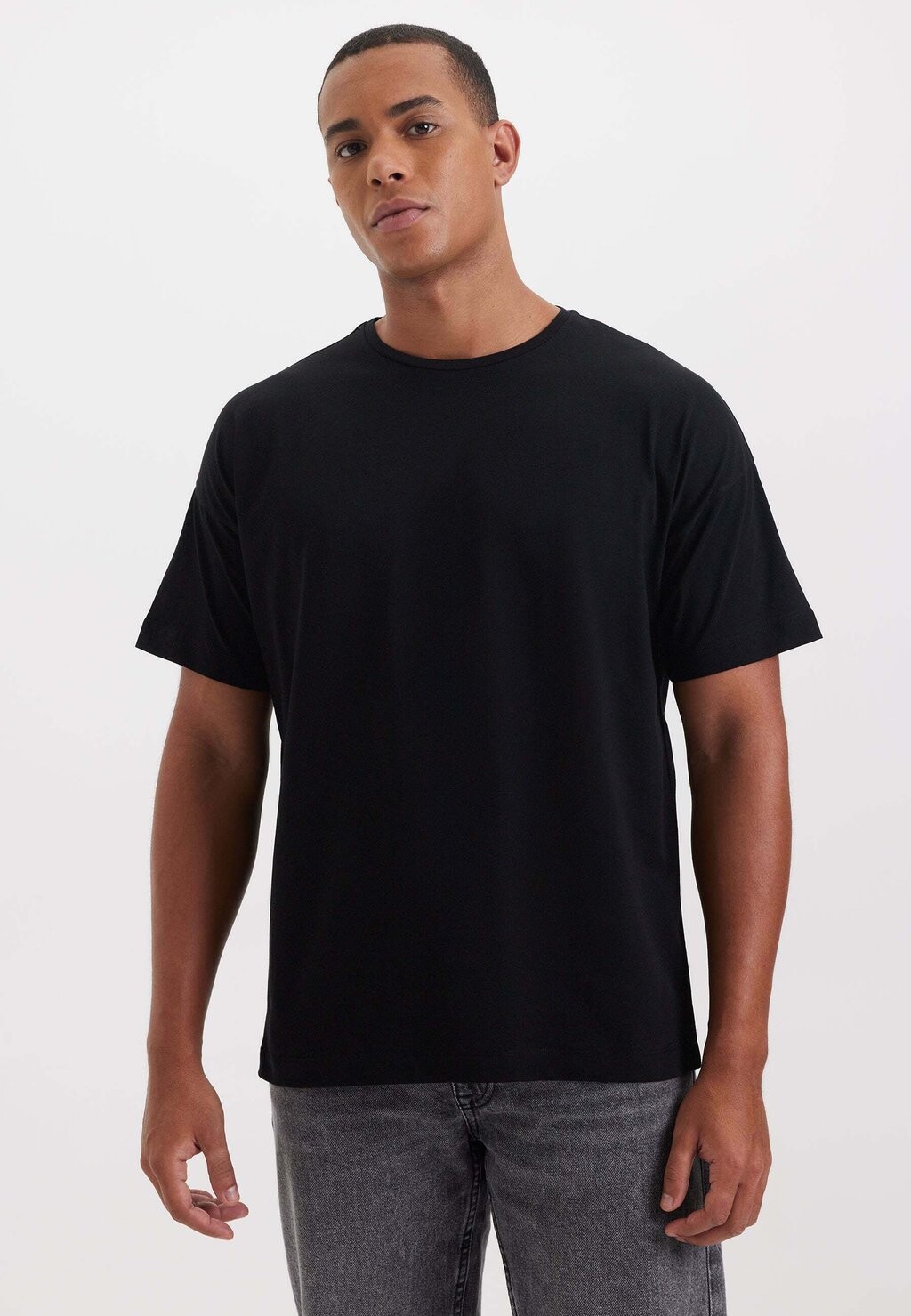 

Базовая футболка Thomas O-Neck WESTMARK LONDON, черный