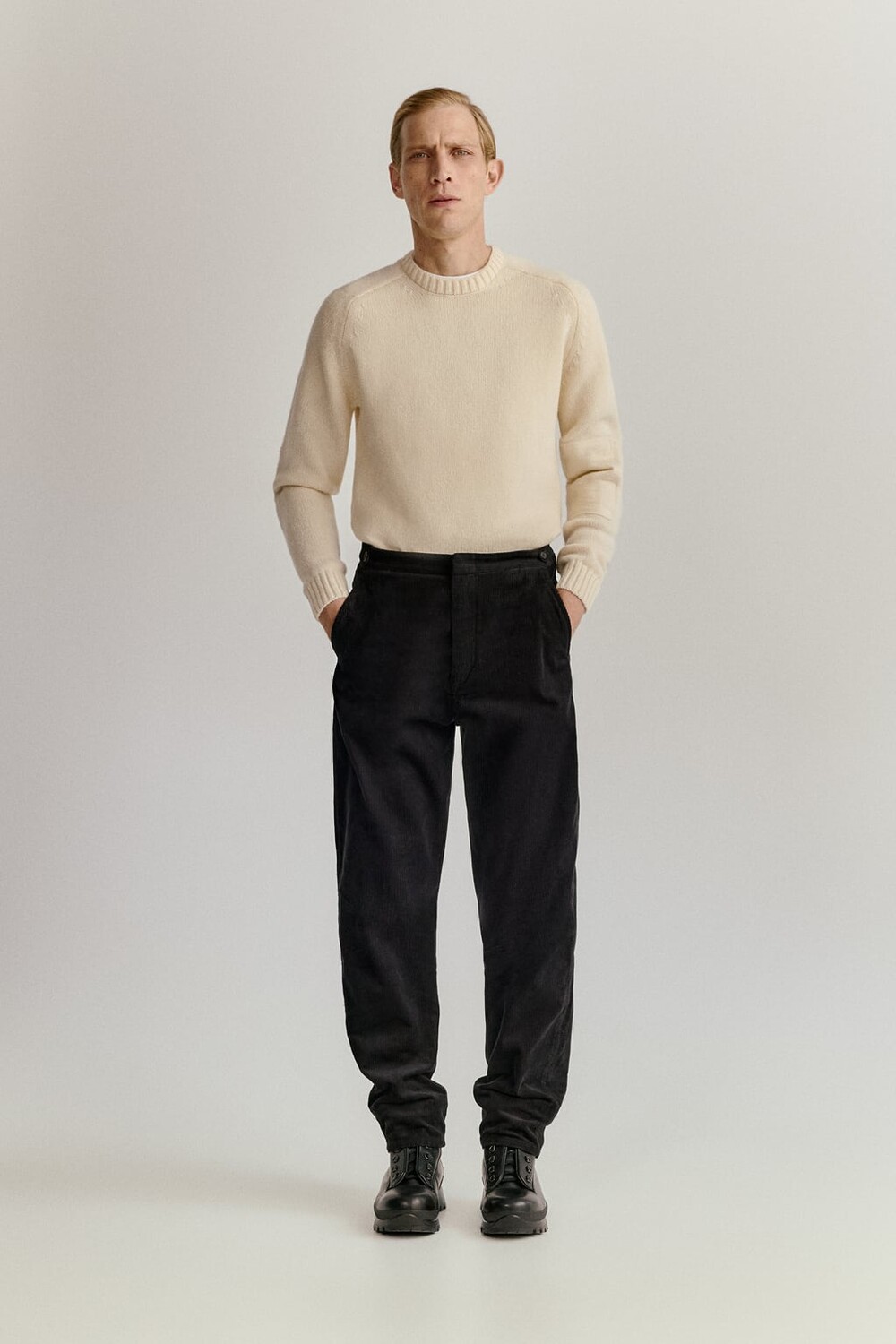 

Вельветовые брюки ограниченной серии ZARA, черный