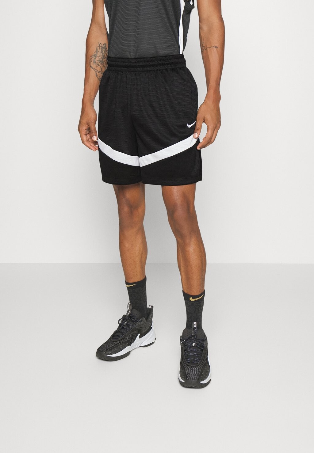 

Спортивные шорты ICON SHORT Nike, черный/белый